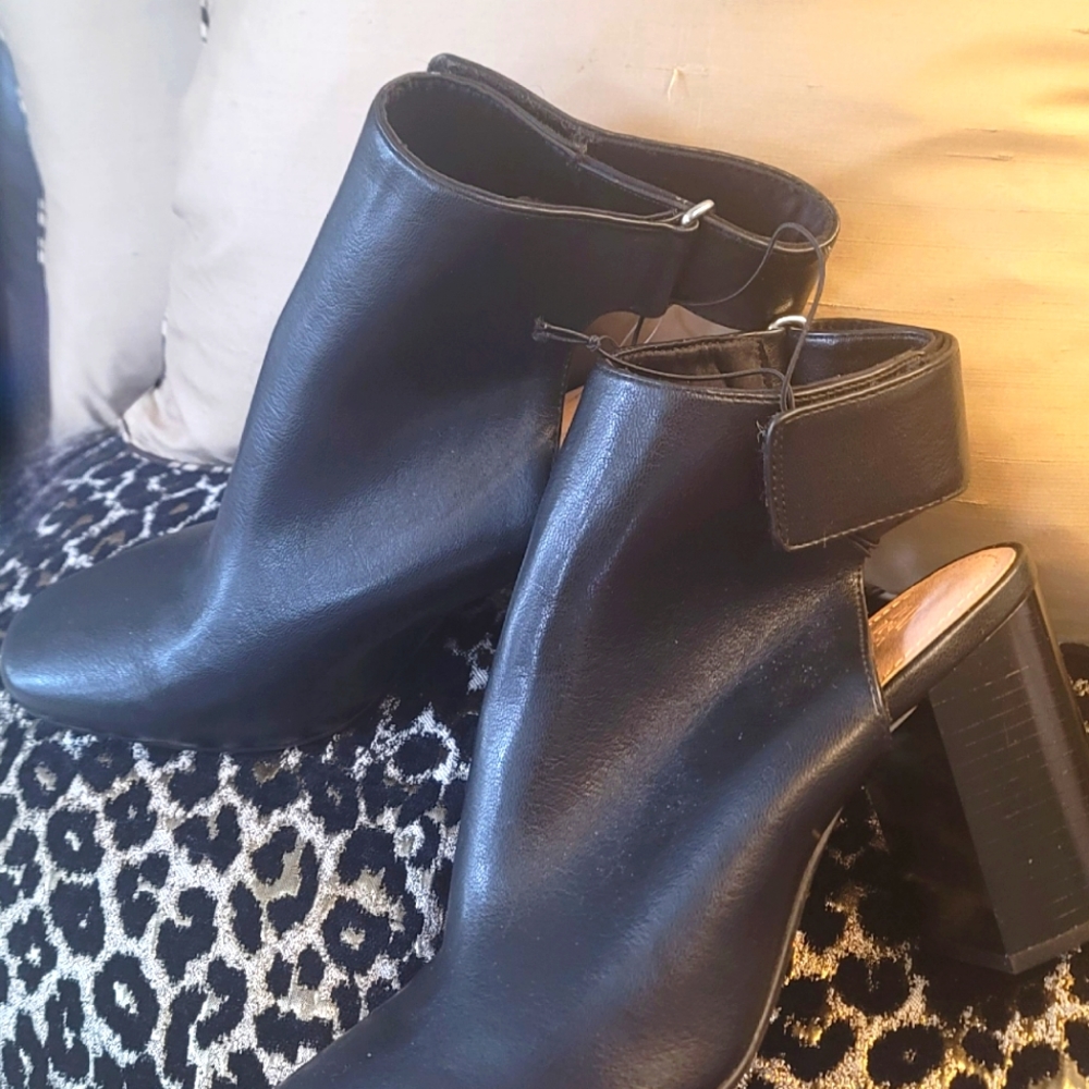 Sling back closed toe heels.